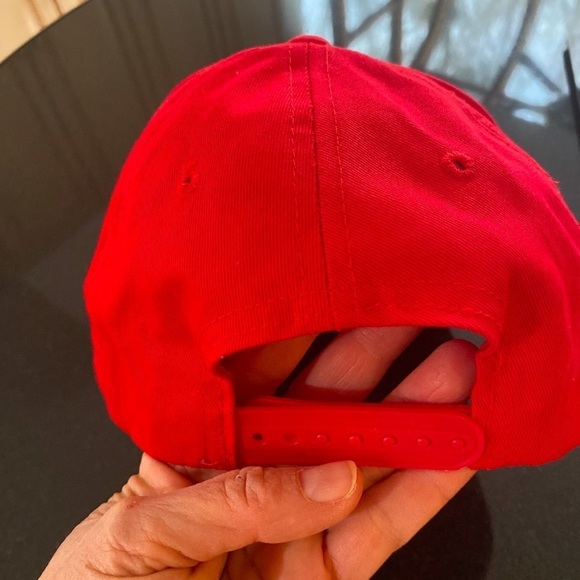 True Religion Men's Snapback Baseball Cap Hat Circle Embroidered Logo Red Black - Picture 4 of 7